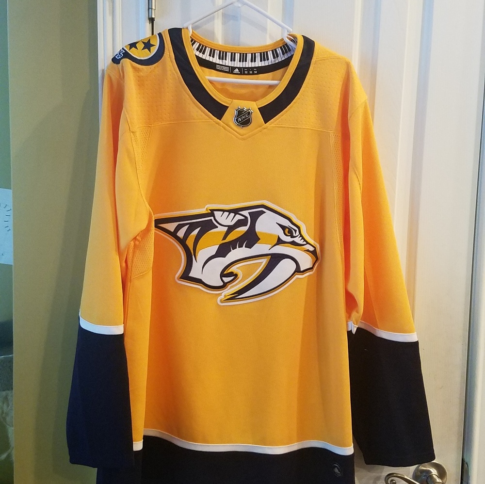 Nashville Predators Adidas Size 52 men and Jersy